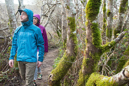 Survival-Training, alpiner Notfall, Notsignal, Outdoor-Nächtigen